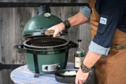 Big Green Egg MiniMax Keramikgrill Mit EGG Carrier Inkl. Zubehörpaket Mit Looftlighter -GrillWelt Verkäufe Big Green Egg MiniMax Tischgrill Kompakt