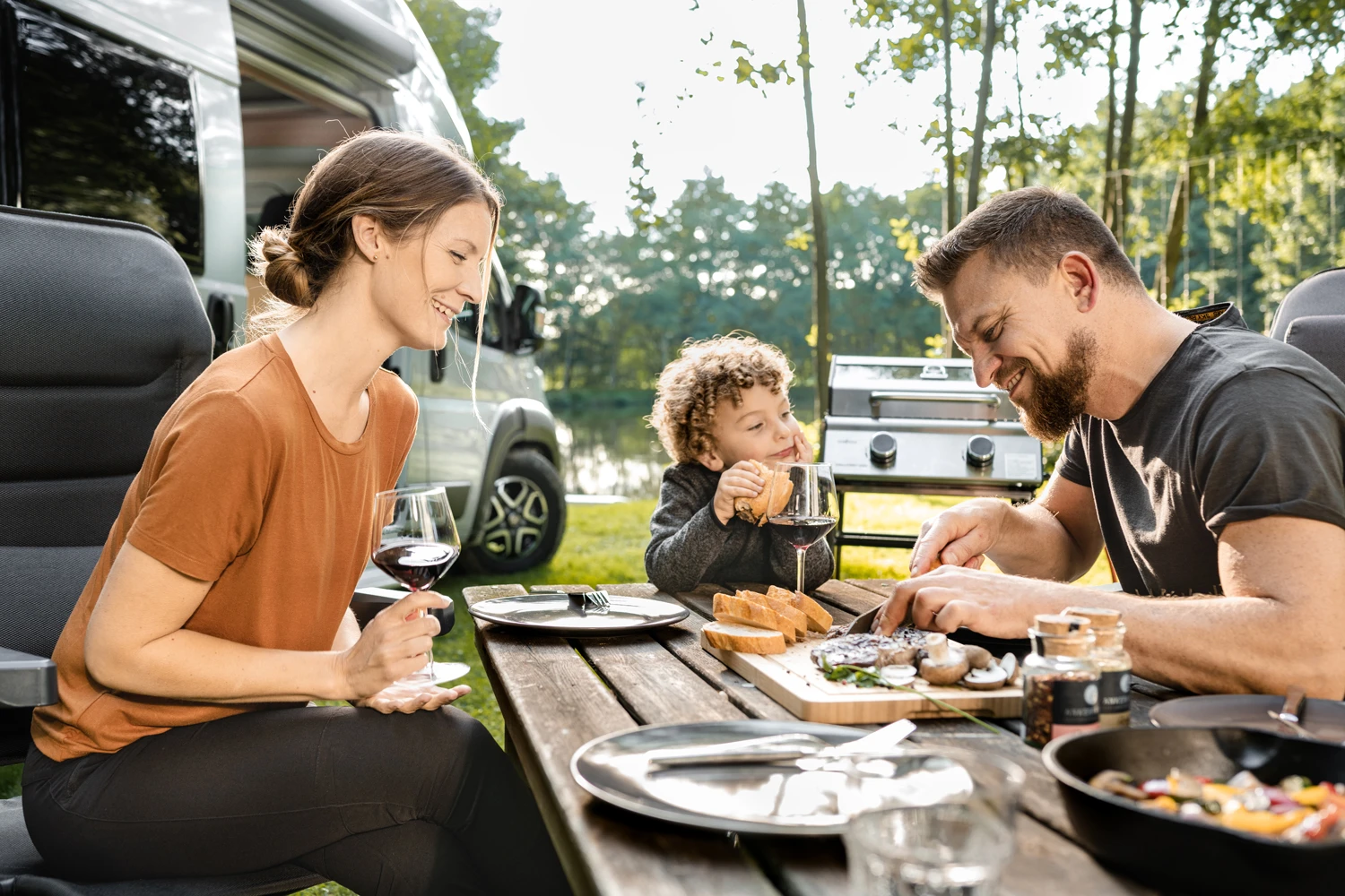 Grillfürst G201E 2-Brenner Gasgrill Portabel V2 - Campinggrill / Balkongrill 50mbar - Inkl. Untergestell 21 Grillfürst G201E 2-Brenner Gasgrill Portabel V2 - Campinggrill / Balkongrill 50mbar - Inkl. Untergestell – Bild 19