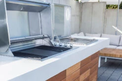 Grillfürst Outdoor Küche Mit Beton-Arbeitsplatte Und HPL-Unterschrank - Mit Edler Holzverkleidung (300 Cm X 80 Cm) - Mit Einbaugrill Und Planchagrill -GrillWelt Verkäufe Grillfuerst Outdoor kueche Einbaugrill Planchagrill Beton