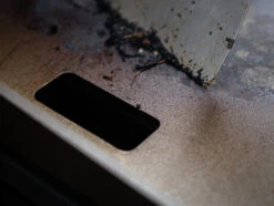 Grillfürst Plancha Grill - 2 Brenner Mit Insgesamt 7 KW Und Edelstahl Plancha - Inkl. 2 Stk. Plancha Spatel Und Grillzange 27 Grillfürst Plancha Grill - 2 Brenner Mit Insgesamt 7 KW Und Edelstahl Plancha - Inkl. 2 Stk. Plancha Spatel Und Grillzange -GrillWelt Verkäufe Grillfuerst Plancha Grill Ablaufoeffnung