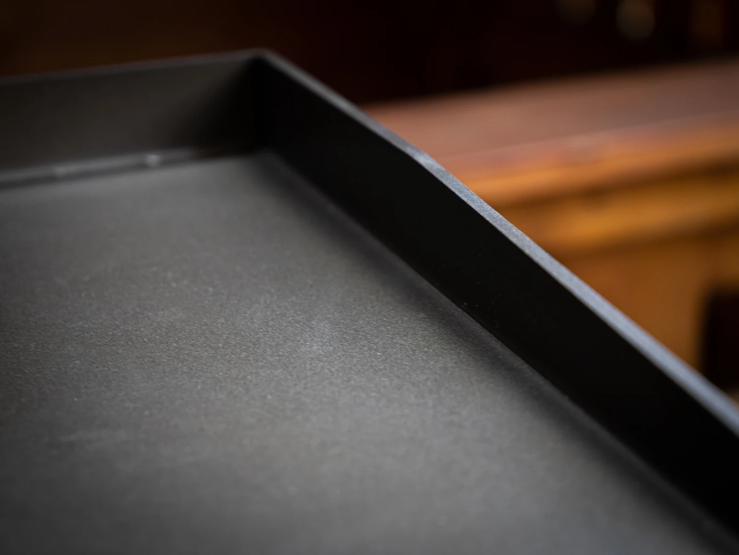 Grillfürst Plancha Grill - 2 Brenner Mit Insgesamt 7 KW Und Edelstahl Plancha - Inkl. 2 Stk. Plancha Spatel Und Grillzange 9 Grillfürst Plancha Grill - 2 Brenner Mit Insgesamt 7 KW Und Edelstahl Plancha - Inkl. 2 Stk. Plancha Spatel Und Grillzange – Bild 7