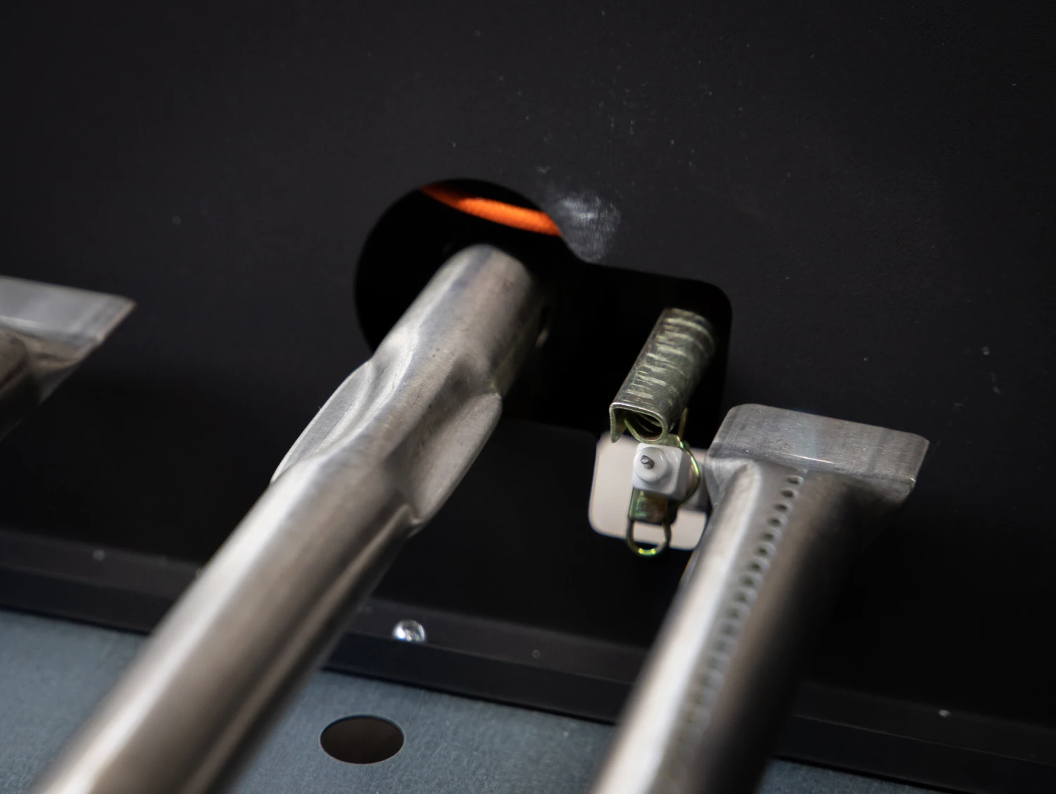 Grillfürst Plancha Grill - 2 Brenner Mit Insgesamt 7 KW Und Edelstahl Plancha - Inkl. 2 Stk. Plancha Spatel Und Grillzange 11 Grillfürst Plancha Grill - 2 Brenner Mit Insgesamt 7 KW Und Edelstahl Plancha - Inkl. 2 Stk. Plancha Spatel Und Grillzange – Bild 9