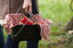 Knister Grill Small - Holzkohle Kompaktgrill 19 Knister Grill Small - Holzkohle Kompaktgrill -GrillWelt Verkäufe Knister Gril Small Tragekorb