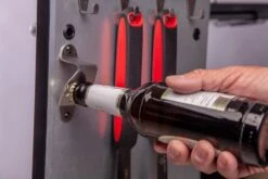 Grillfürst G310E 3-Brenner Gasgrill - 1. FC Köln Edition - Edelstahlroste -GrillWelt Verkäufe Koeln Grill Flaschenoeffner Unterschrank Tuer 8