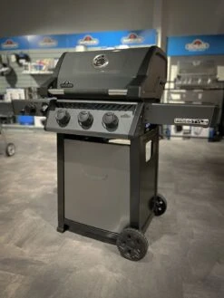 Napoleon Freestyle 365 Gasgrill, Graphit - Mit Sizzle Zone - Modell 2023 -GrillWelt Verkäufe Napoleon Freestyle 365