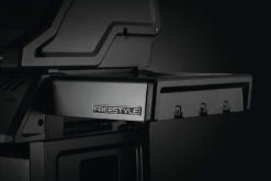 Napoleon Freestyle 365 Gasgrill, Graphit - Mit Seitenbrenner - Modell 2023 - X-DEAL Inkl. Drehspiess 36 Napoleon Freestyle 365 Gasgrill, Graphit - Mit Seitenbrenner - Modell 2023 - X-DEAL Inkl. Drehspiess -GrillWelt Verkäufe Napoleon Freestyle Seitenablage Besteckhaken 2