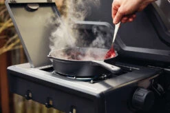 Napoleon Freestyle 365 Gasgrill, Graphit - Mit Seitenbrenner - Modell 2023 - X-DEAL Inkl. Drehspiess 41 Napoleon Freestyle 365 Gasgrill, Graphit - Mit Seitenbrenner - Modell 2023 - X-DEAL Inkl. Drehspiess -GrillWelt Verkäufe Napoleon Freestyle Seitenkocher