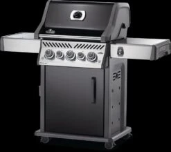 Napoleon Rogue SE 425 Gasgrill, Schwarz Mit Gussrosten - Hero Modell 2023 Inkl. Drehspieß - SMART Deal Inkl. Grillfürst Grill Control -GrillWelt Verkäufe Napoleon Gasgrill RSE425 Hero Drehregler beleuchtet 1