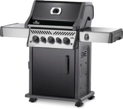 Napoleon Rogue SE 425 Gasgrill, Schwarz Mit Gussrosten - Hero Modell 2023 Inkl. Drehspieß - SMART Deal Inkl. Grillfürst Grill Control -GrillWelt Verkäufe Napoleon Gasgrill RSE425 schwarz Hero 1