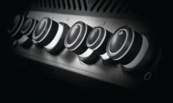 Napoleon Rogue SE 525 Gasgrill - All-black - Mit Edelstahlrosten, Sizzle Zone Und Heckbrenner - Grillfürst Edition Inkl. Abdeckhaube Im Karton - Modell 2022 -GrillWelt Verkäufe Napoleon Gasgrill SE525 Drehregler beleuchtet 1