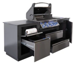 Napoleon Outdoor Küche Oasis Compact 105 Mit Prestige 500 Einbaugrill Und Einbau Sizzle Zone - Inkl. Arbeitsplatte Aus Feinsteinzeug -GrillWelt Verkäufe Napoleon Oasis Compact P500 Kuechenrollenhalter Muelleimerschrank 3 1678963773