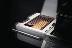 Napoleon Prestige Pro 500-3 Edelstahl Gasgrill Inkl. Drehspieß - Modell 2023 29 Napoleon Prestige Pro 500-3 Edelstahl Gasgrill Inkl. Drehspieß - Modell 2023 -GrillWelt Verkäufe Napoleon Prestige Pro Sizzle Zone Offen 5