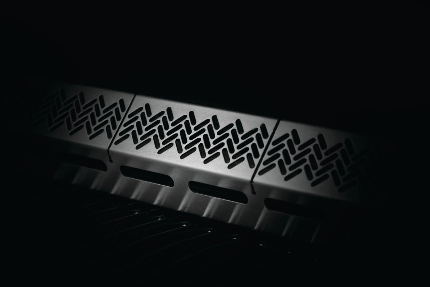 Napoleon Rogue SE 525 Gasgrill, Schwarz Mit Gussrosten, Sizzle Zone Und Heckbrenner - Modell 2023 12 Napoleon Rogue SE 525 Gasgrill, Schwarz Mit Gussrosten, Sizzle Zone Und Heckbrenner - Modell 2023 – Bild 10