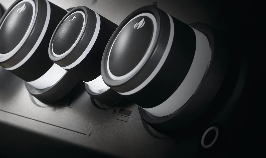 Napoleon Rogue SE 425 Gasgrill, Schwarz Mit Gussrosten, Sizzle Zone Und Heckbrenner - Hero Modell 2023 Inkl. Drehspieß 6 Napoleon Rogue SE 425 Gasgrill, Schwarz Mit Gussrosten, Sizzle Zone Und Heckbrenner - Hero Modell 2023 Inkl. Drehspieß – Bild 4