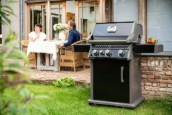 Napoleon Rogue XT 425 Gasgrill - All Black - Mit Sizzle Zone - Modell 2023 27 Napoleon Rogue XT 425 Gasgrill - All Black - Mit Sizzle Zone - Modell 2023 -GrillWelt Verkäufe Napoleon Rogue XT 425 Gasgrill mit Sizzle Zone Lifestyle