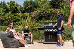 Napoleon Rogue XT 525 Gasgrill - All Black - Mit Sizzle Zone - Modell 2023 29 Napoleon Rogue XT 525 Gasgrill - All Black - Mit Sizzle Zone - Modell 2023 -GrillWelt Verkäufe Napoleon Rogue XT 525 Gasgrill mit Sizzle Zone Lifestyle01
