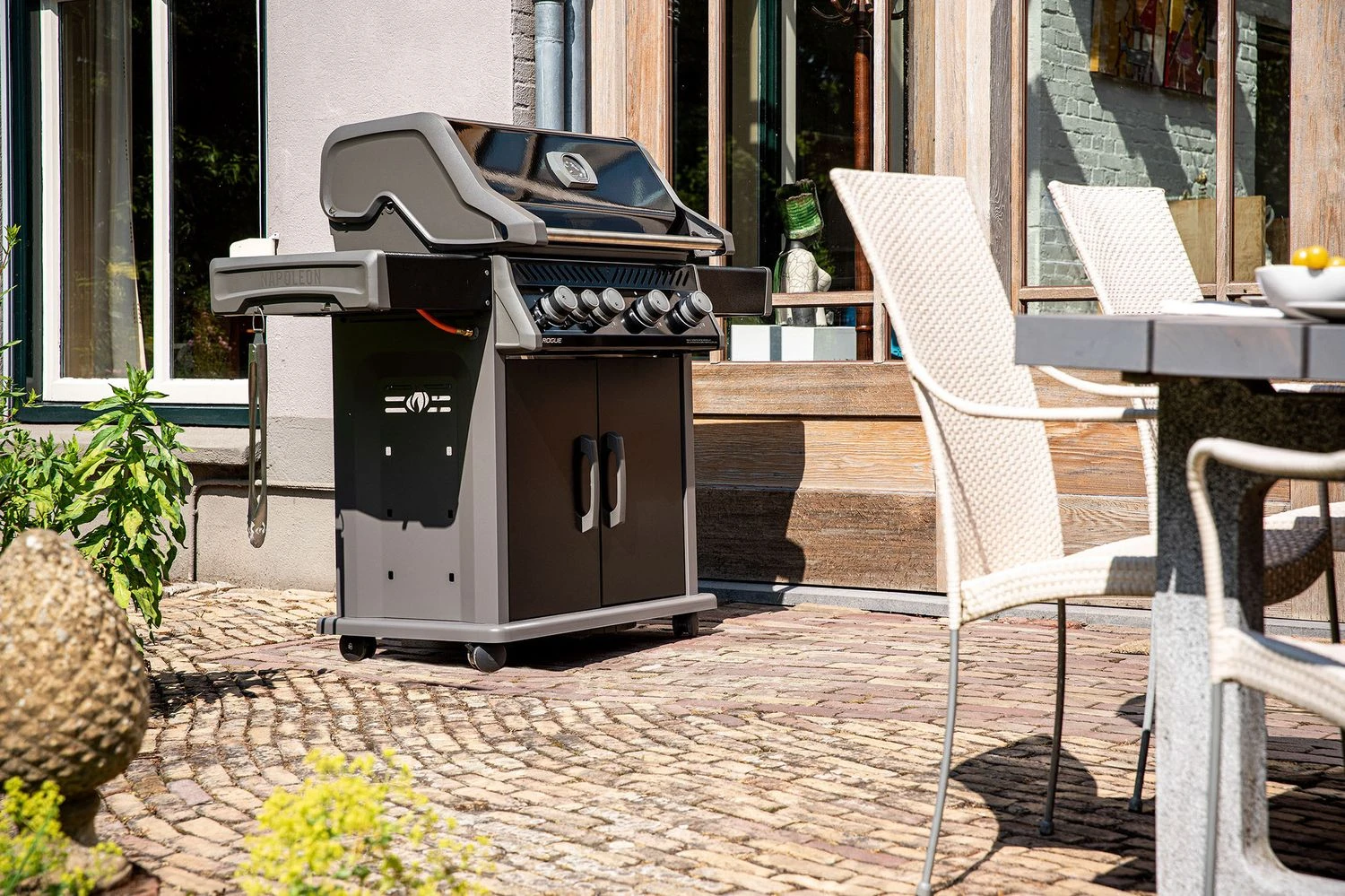 Napoleon Rogue XT 525 Gasgrill - All Black - Mit Sizzle Zone - Modell 2023 17 Napoleon Rogue XT 525 Gasgrill - All Black - Mit Sizzle Zone - Modell 2023 – Bild 15