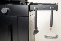 Outdoorchef Gas Kugelgrill Arosa 570 G Evo Black Style -GrillWelt Verkäufe Outdoorchef Arosa Gas Kugelgrill 570G EVO Black Style Seitenablage 1