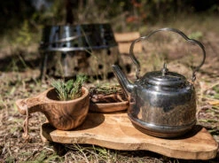 Petromax Teekessel Edelstahl Tk0.8 (800 Ml) 9 Petromax Teekessel Edelstahl Tk0.8 (800 Ml) -GrillWelt Verkäufe Petromax Edelstahl Teekessel 800ml Lifestyle02