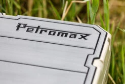 Petromax Haft-Auflage Für Kühlbox Kx25 Grau Mit Linien -GrillWelt Verkäufe Petromax Haftauflage Kuehlbox grau Linien Detail 1