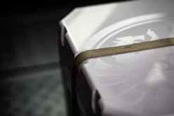 Petromax Kühlbox 50 Liter Alpenweiß - Inkl. Sitzkissen, Haft-Unterlage Und Einsatzkorb 23 Petromax Kühlbox 50 Liter Alpenweiß - Inkl. Sitzkissen, Haft-Unterlage Und Einsatzkorb -GrillWelt Verkäufe Petromax kuehlbox deckel