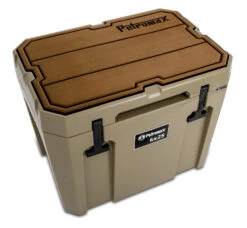 Petromax Kühlbox 25 Liter Sand - Inkl. Sitzkissen, Haft-Unterlage Und Einsatzkorb -GrillWelt Verkäufe Petromax kx25 padw l Haft Auflage Kuehlbox kx25 sand braun Linien 5 1625042111