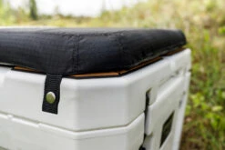 Petromax Kühlbox 50 Liter Alpenweiß - Inkl. Sitzkissen, Haft-Unterlage Und Einsatzkorb 25 Petromax Kühlbox 50 Liter Alpenweiß - Inkl. Sitzkissen, Haft-Unterlage Und Einsatzkorb -GrillWelt Verkäufe Petromax kx50 Kuehlbox Haftunterlage Sitzkissen