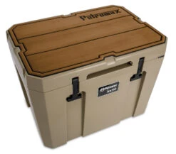 Petromax Kühlbox 50 Liter Sand - Inkl. Sitzkissen, Haft-Unterlage Und Einsatzkorb -GrillWelt Verkäufe Petromax kx50 padw l Haft Auflage Kuehlbox kx50 sand braun Linien 5 1625043100