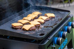 Pit Boss Plancha Grill Ultimate Plancha 4-Brenner - Mit Untergestell 30 Pit Boss Plancha Grill Ultimate Plancha 4-Brenner - Mit Untergestell -GrillWelt Verkäufe Pit Boss Plancha Grill 4 Brenner Burger