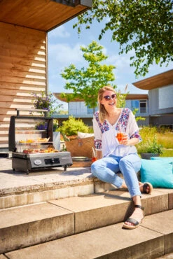 Rösle Elektrogrill Videro E2-P Campinggrill -GrillWelt Verkäufe Roesle Elektrogrill Videro E2 P Lifestyle