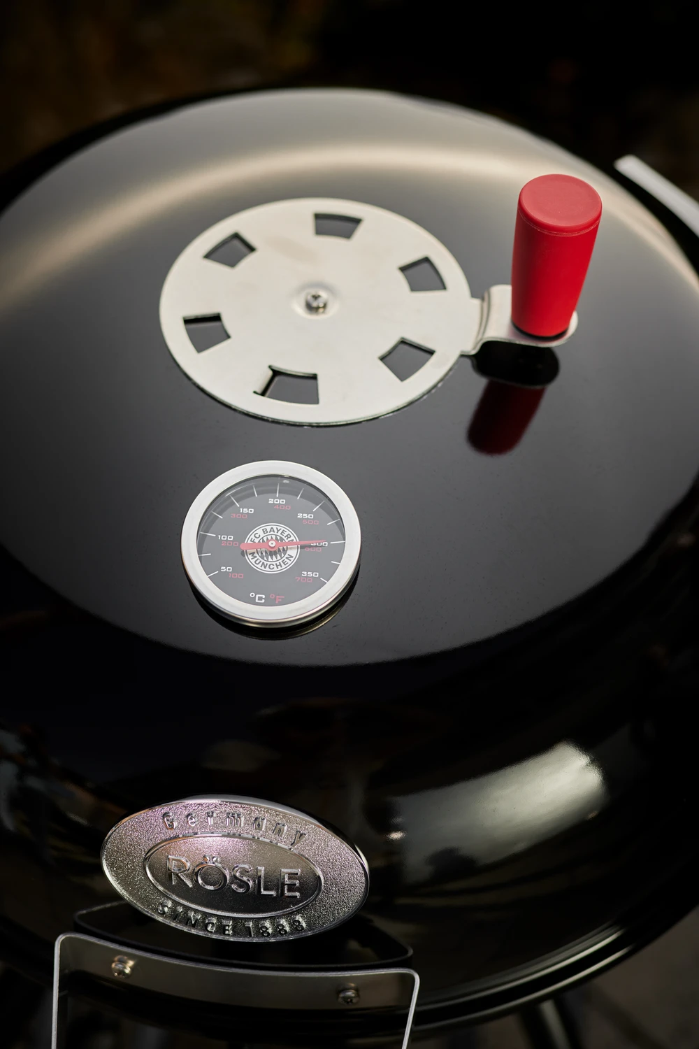 Rösle Holzkohlegrill Kugelgrill No.1 F50 Sport - FC Bayern Edition 10 Rösle Holzkohlegrill Kugelgrill No.1 F50 Sport - FC Bayern Edition – Bild 8