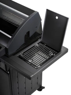 Rösle Gasgrill Magnum PRO G4-S Inkl. Abdeckhaube - Modell 2023 18 Rösle Gasgrill Magnum PRO G4-S Inkl. Abdeckhaube - Modell 2023 -GrillWelt Verkäufe Roesle Gagsrill Magnum Pro Prime Zone offen1 7