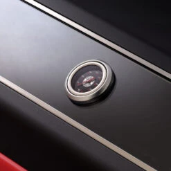 Rösle Videro G4-S VARIO+ Schwarz Gasgrill - FC Bayern Edition - Inkl. FC Bayern Abdeckhaube, Grillzange, Grillbürste Und Grillhandschuhe 28 Rösle Videro G4-S VARIO+ Schwarz Gasgrill - FC Bayern Edition - Inkl. FC Bayern Abdeckhaube, Grillzange, Grillbürste Und Grillhandschuhe -GrillWelt Verkäufe Roesle Gasgrill Videro FC Bayern Detail Deckeltermometer 1