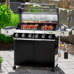 Rösle Gasgrill Videro G6-S VARIO+ Schwarz - Modell 2023 - X-DEAL Inkl. Abdeckhaube, Grillplatte Und Drehspieß -GrillWelt Verkäufe Roesle Gasgrill Videro G6 S Mood 3