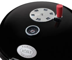 Rösle Holzkohlegrill Kugelgrill No.1 F50 Sport - FC Bayern Edition - Inkl. FC Bayern Abdeckhaube 17 Rösle Holzkohlegrill Kugelgrill No.1 F50 Sport - FC Bayern Edition - Inkl. FC Bayern Abdeckhaube -GrillWelt Verkäufe Roesle Holzkohle Kugelgrill Sport F50 FC Bayern Detail Deckel