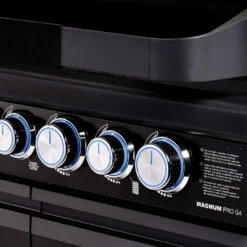 Rösle Gasgrill Magnum PRO G4-S Inkl. Abdeckhaube - Modell 2023 23 Rösle Gasgrill Magnum PRO G4-S Inkl. Abdeckhaube - Modell 2023 -GrillWelt Verkäufe Roesle Magnum Pro G4 S Drehregler 3