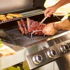 Rösle Gasgrill Videro G4 Edelstahl - Modell 2023 -GrillWelt Verkäufe Roesle Videro G4 Edelstahl Gasgrill Station Mood 1