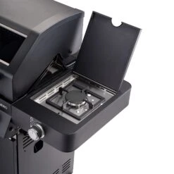 Rösle Gasgrill Videro G4-S Vario+ Nero Schwarz - Modell 2023 - X-DEAL Inkl. Abdeckhaube Und Grillplatte -GrillWelt Verkäufe Roesle Videro G4 S Vario NERO matt schwarz Seitenkocher 2