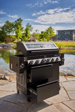 Rösle Gasgrill Videro Pro G6-S Vario+ Mattschwarz - Modell 2023 -GrillWelt Verkäufe Roesle Videro Pro G6 S Seitenablagen abgeklappt