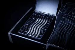 Napoleon Rogue SE 525 Gasgrill - All-black - Mit Sizzle Zone Und Heckbrenner - Grillfürst Edition Inkl. Grill Control Und Zubehörpaket - Smart Deal - Modell 2022 25 Napoleon Rogue SE 525 Gasgrill - All-black - Mit Sizzle Zone Und Heckbrenner - Grillfürst Edition Inkl. Grill Control Und Zubehörpaket - Smart Deal - Modell 2022 -GrillWelt Verkäufe Sizzle Zone All Black 2