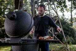 The Bastard Keramikgrill Urban XL - Complete - Schwarz Matt - Modell 2023 21 The Bastard Keramikgrill Urban XL - Complete - Schwarz Matt - Modell 2023 -GrillWelt Verkäufe The Bastard Keramikgrill Urban XL Deckelscharnier