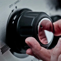 Broil King Crown 440 Gasgrill - Modell 2023 -GrillWelt Verkäufe broil king crown 440 drehregler 865262