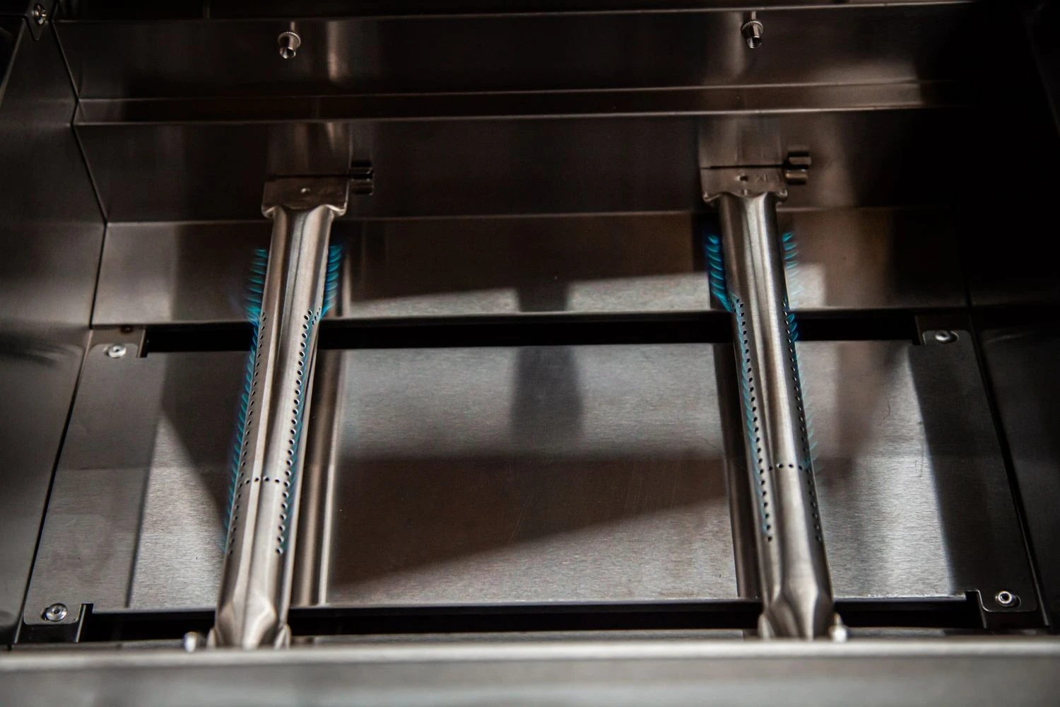 Grillfürst G201E 2-Brenner Gasgrill Portabel V2 - Campinggrill / Balkongrill 50mbar - Inkl. Untergestell 9 Grillfürst G201E 2-Brenner Gasgrill Portabel V2 - Campinggrill / Balkongrill 50mbar - Inkl. Untergestell – Bild 7