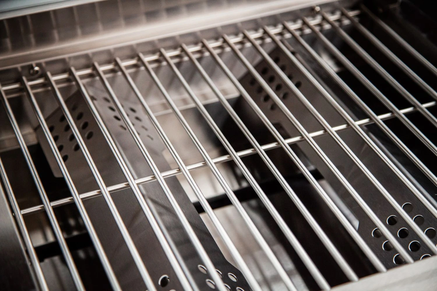 Grillfürst G201E 2-Brenner Gasgrill Portabel V2 - Campinggrill / Balkongrill 50mbar - Inkl. Untergestell 13 Grillfürst G201E 2-Brenner Gasgrill Portabel V2 - Campinggrill / Balkongrill 50mbar - Inkl. Untergestell – Bild 11