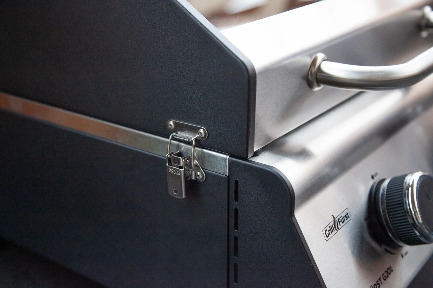 Grillfürst G201E 2-Brenner Gasgrill Portabel V2 - Campinggrill / Balkongrill - X-DEAL Inkl. Untergestell Und Tragetasche 10 Grillfürst G201E 2-Brenner Gasgrill Portabel V2 - Campinggrill / Balkongrill - X-DEAL Inkl. Untergestell Und Tragetasche – Bild 8